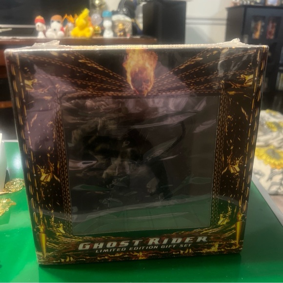 Ghost Rider - Limited Edition Extended Cut Gift Set - 2 Disc DVD Set & Figurine - Picture 1 of 7